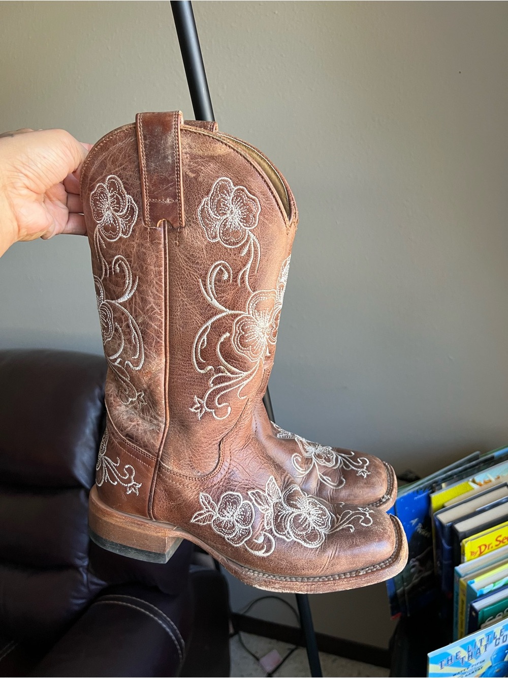 Shyanne boots size 6